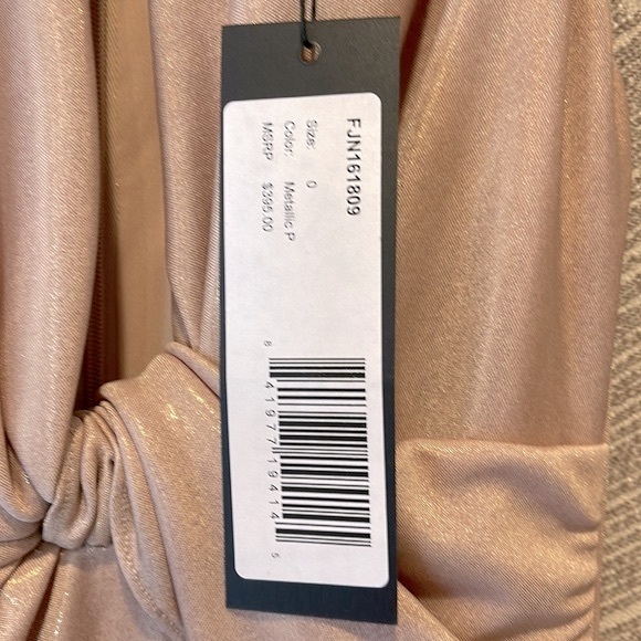 Halston Heritage Metallic Jersey Front Keyhole Gown Champagne 0 - Picture 8 of 8